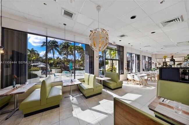 Building Photo - 100 Bayview Dr