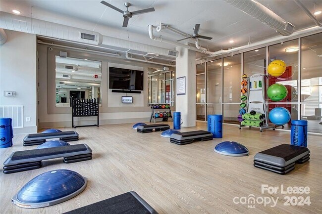 Building Photo - 905 Kenilworth Ave