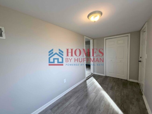 Building Photo - Two Bedroom House | Move In Ready
