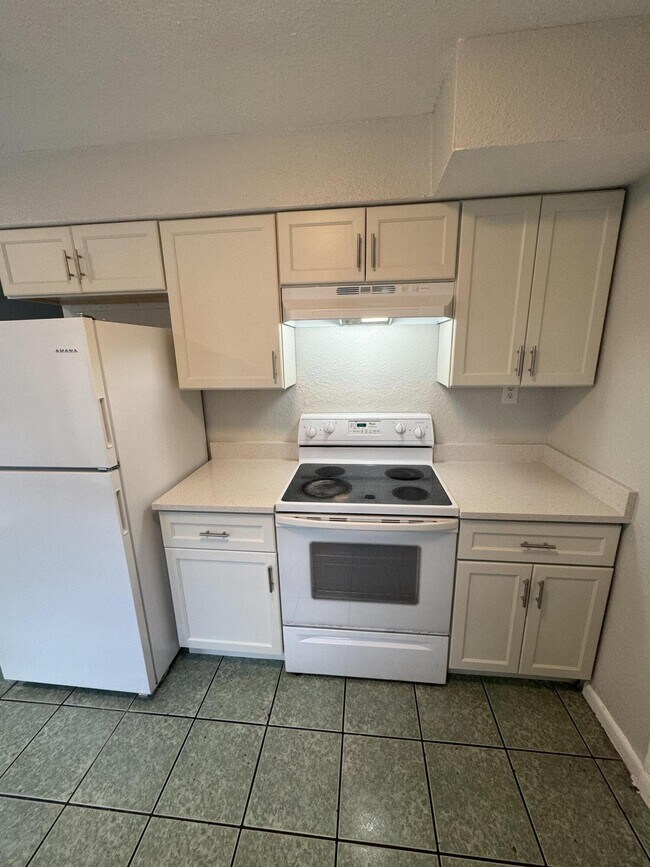 Building Photo - 2770 NW 25th St