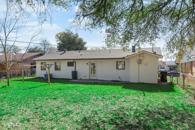 Building Photo - 1419 Teekell St