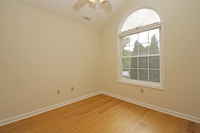 Building Photo - 2411 Avonlea Ln