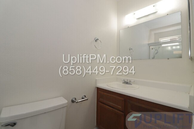 Building Photo - 1 Bed, 1 Bath Condo in Gated Community wit...