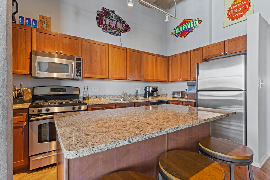 Building Photo - 2107 Grand Blvd