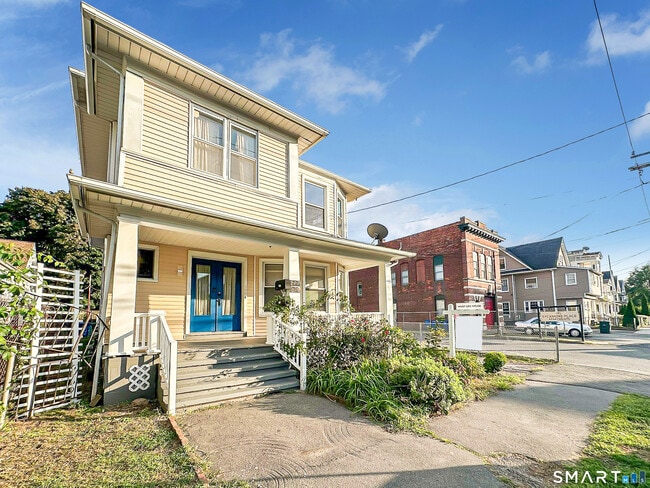 Building Photo - 277 Maplewood Ave