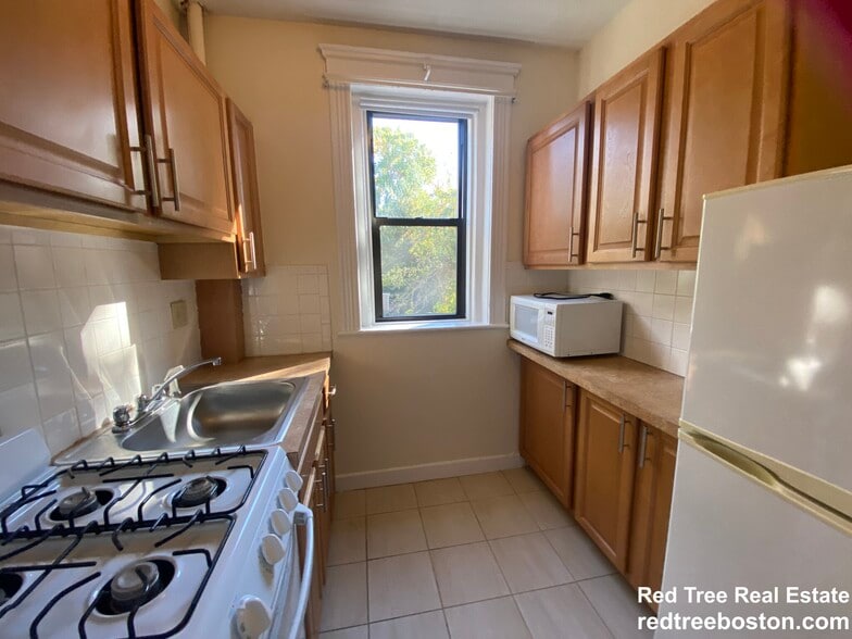 Primary Photo - 1160 Commonwealth Ave