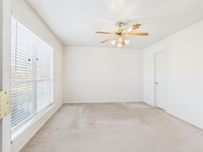 Building Photo - 1111 Pikes Peak Dr