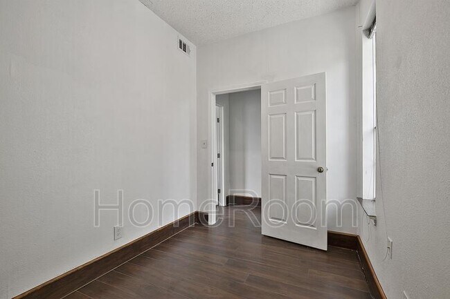 Building Photo - 2416 Brookhaven Dr