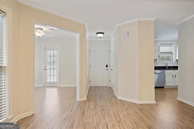 Building Photo - 911 Hollyfax Cir NE