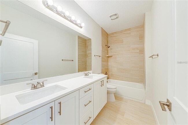 Building Photo - 247 N Pine Ave