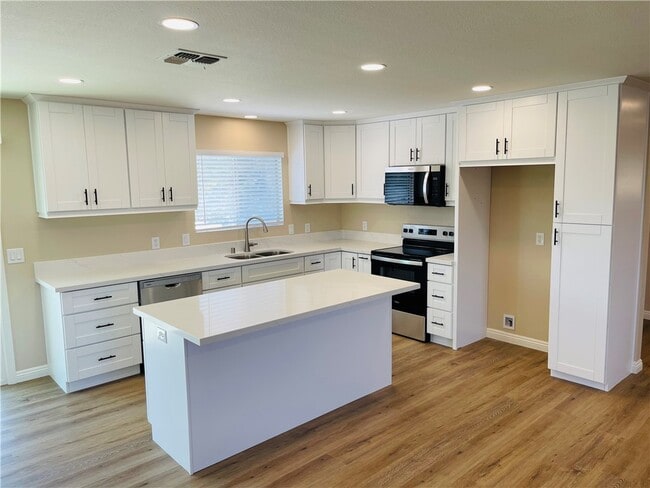 Building Photo - 28121 West Dr