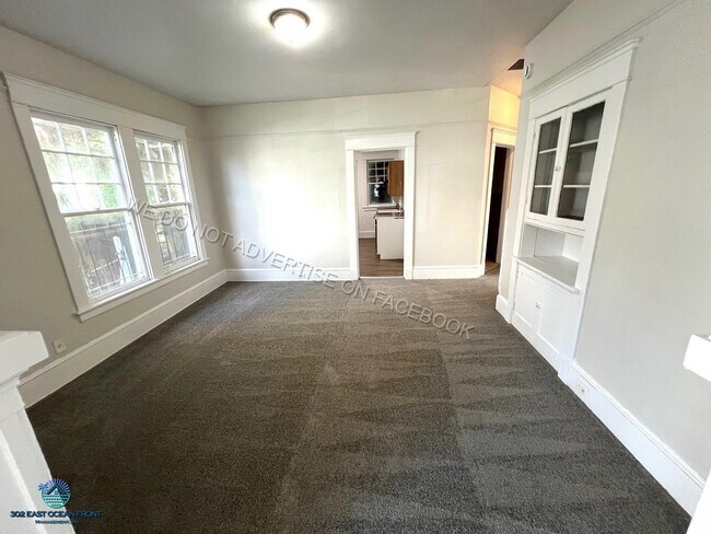 Building Photo - Spacious 2 Bedroom Home