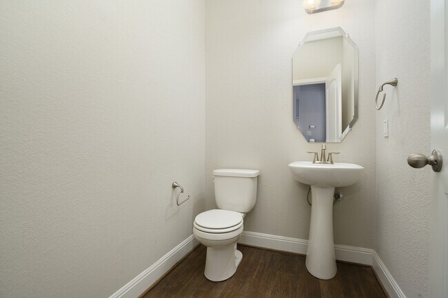 Building Photo - 8007 Cibolo Valley