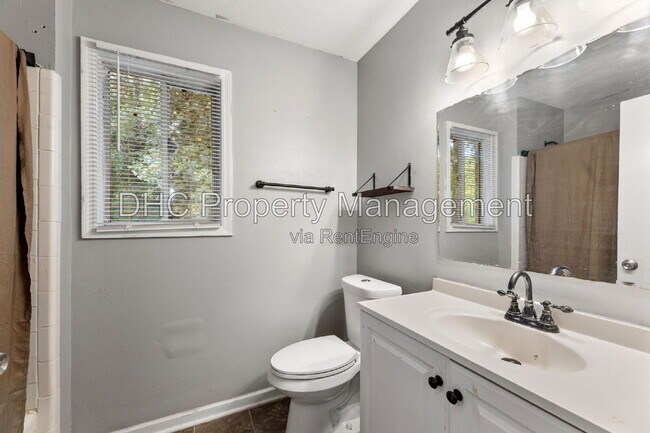 Building Photo - 652 Bantry Ln
