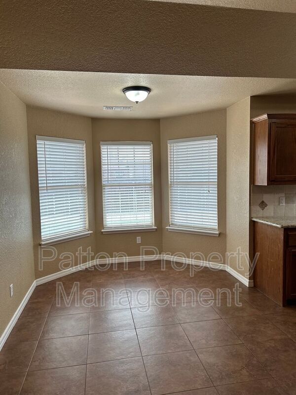 Building Photo - 9313 Buccola Ave