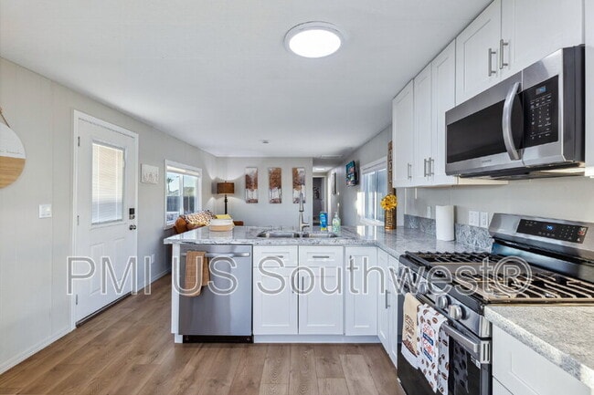 Building Photo - 437 Riverfront Dr