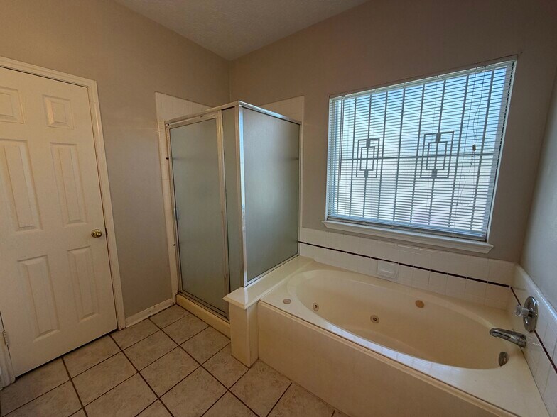 Building Photo - 13403 Agarita Ln
