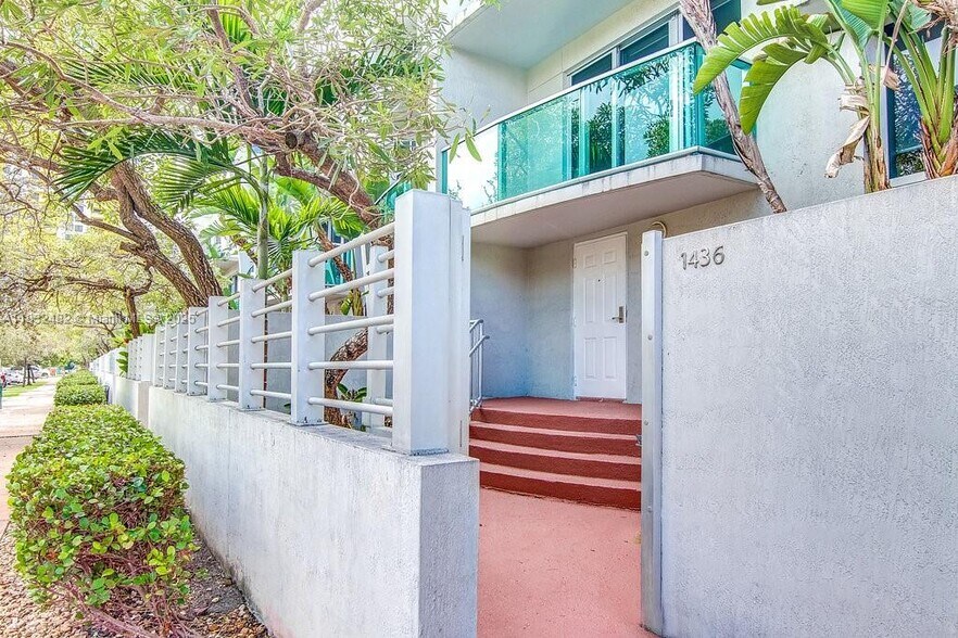 Building Photo - 1500 Bay Rd