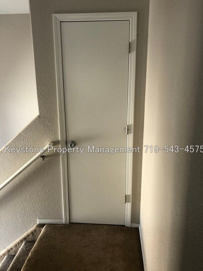 Building Photo - 486 W Bellflower Dr