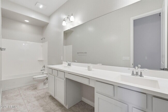 Building Photo - 10631 E Thatcher Ave