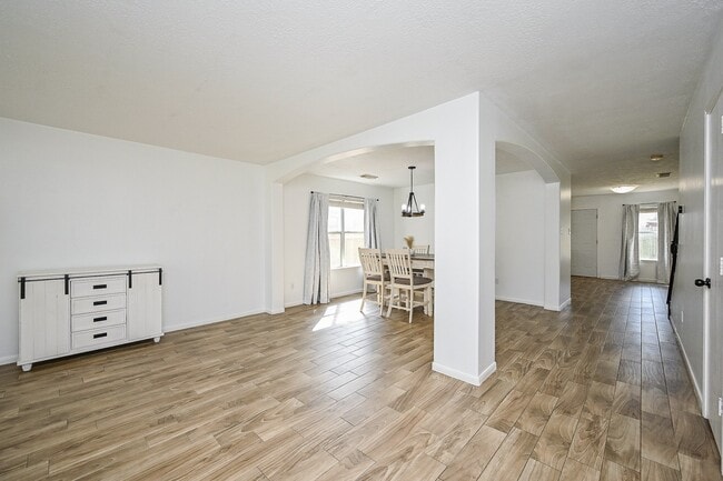 Building Photo - 2534 Halstead Dr