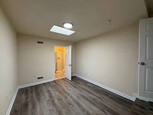 Building Photo - Modern New Luxury Temple Apartments