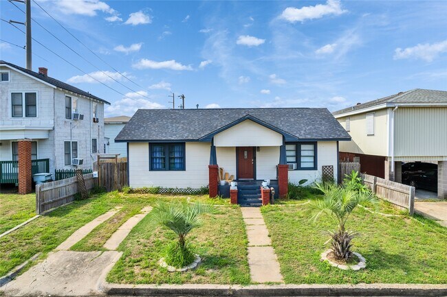 Primary Photo - 5224 Bernardo De Galvez Ave