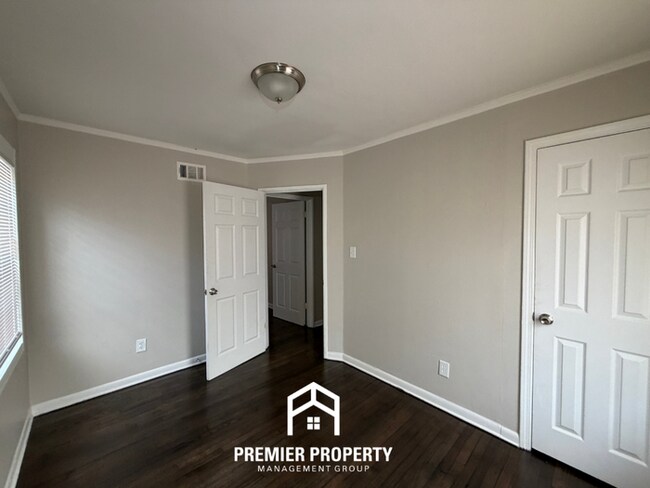 Building Photo - 1731 Capri Rd