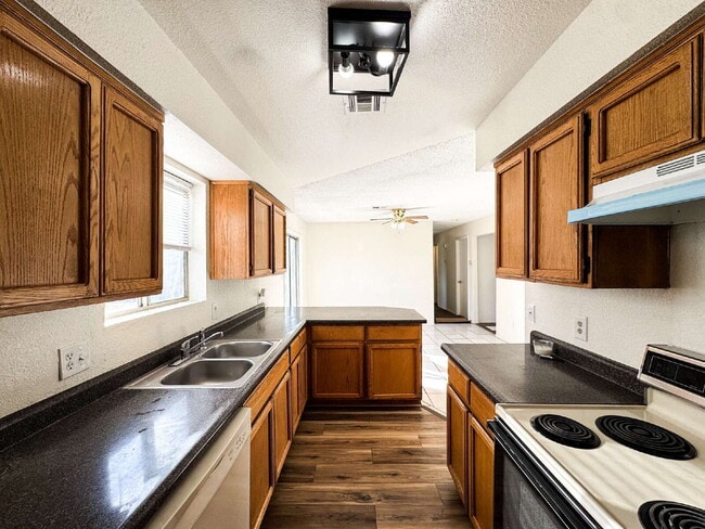 Building Photo - "Spacious 4-Bedroom Home in Yuma with 2 Full Baths!"