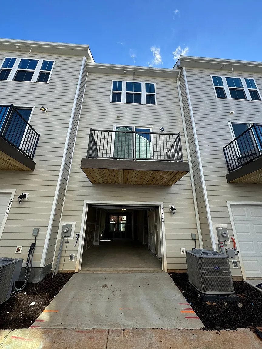 Building Photo - Room in Townhome on Cleburne Ct