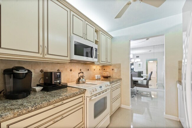 Building Photo - 5440 N Ocean Dr
