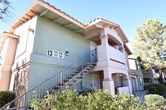 Building Photo - Summerlin area upper condo/vaulted ceilings/light and bright