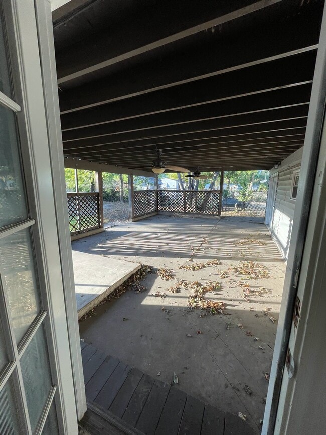 Building Photo - 1807 Comanche St