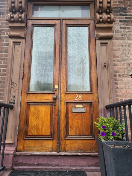 Building Photo - 28 Trumbull St