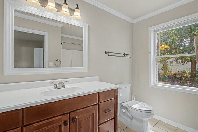 Building Photo - 317 Maney Dr