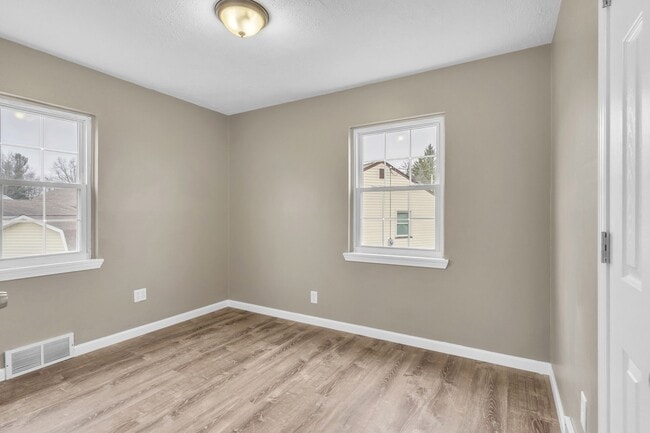 Building Photo - 3226 Quentin Dr