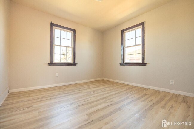 Building Photo - 60 Sampson St