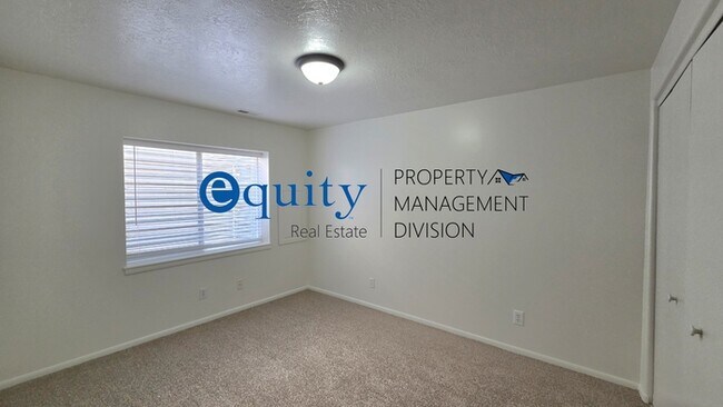 Building Photo - 11851 Poultry Dr