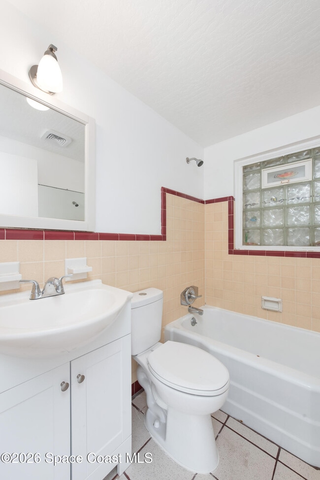 Building Photo - 206 4th Ave