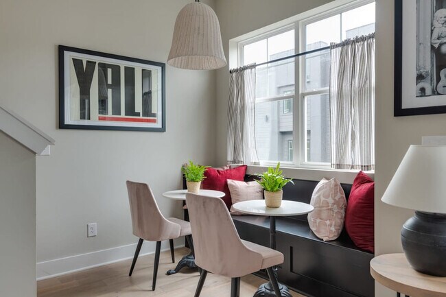 Building Photo - 1405 Napoleon St