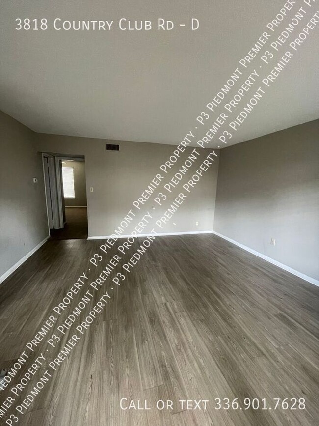 Building Photo - Spacious 2 Bedroom Condo - Call Leasing Ag...