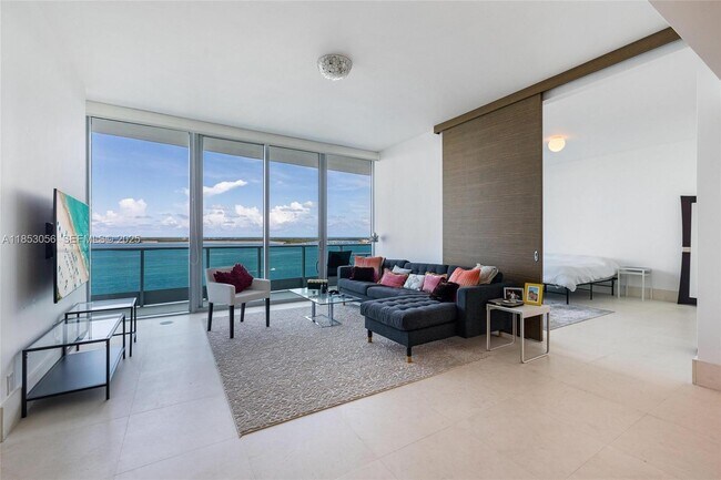 Building Photo - 1331 Brickell Bay Dr