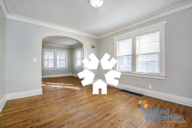 Building Photo - 416 Oakdale St SE
