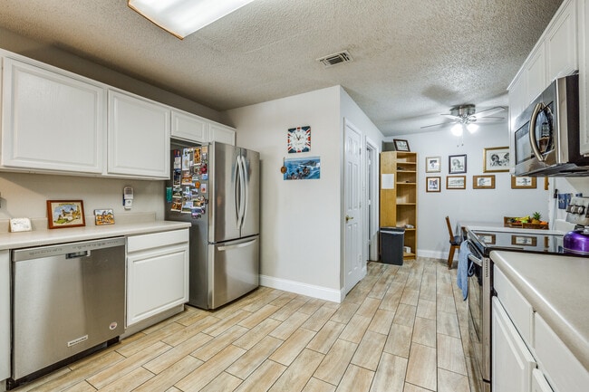 Building Photo - 1027 Hedgestone Dr