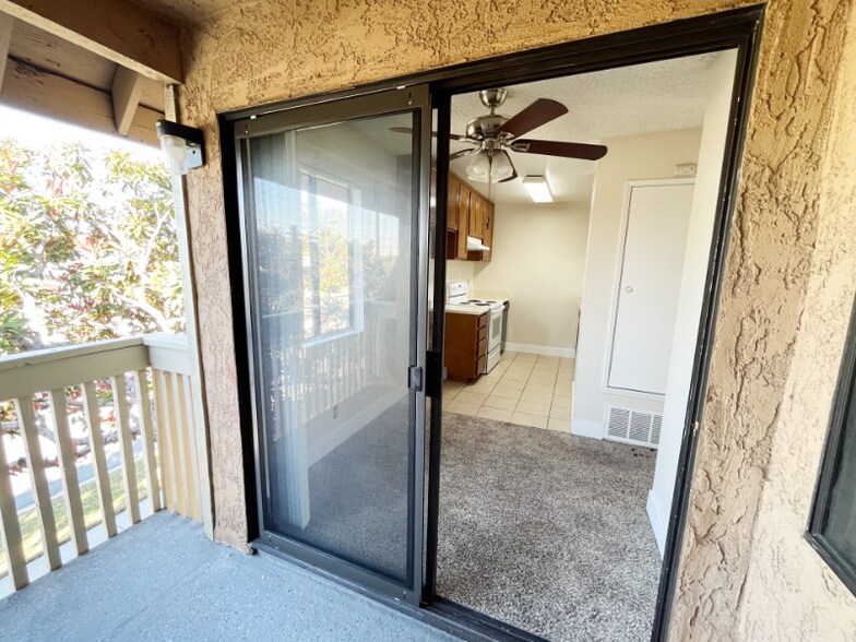 Building Photo - 360 N San Antonio Ave