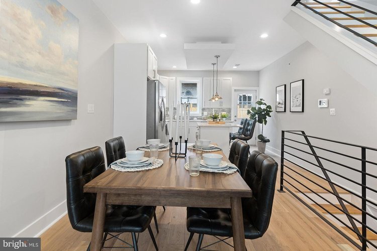 Dining Area - 2534 E Gordon St