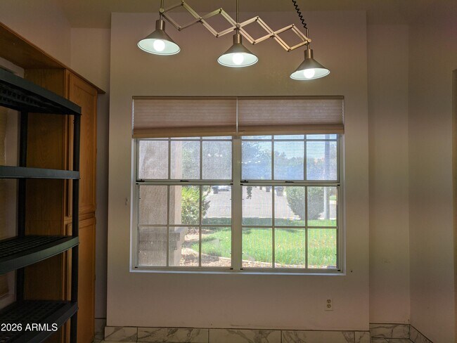 Building Photo - 1321 N Jamaica Way