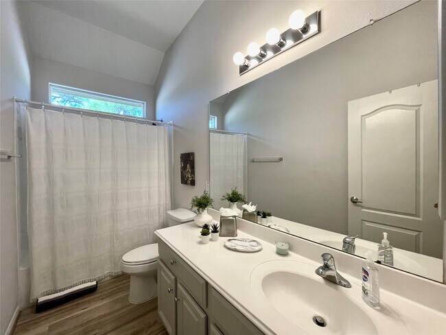 Building Photo - 22626 Fanwick Dr