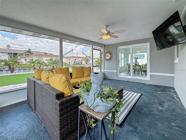 Building Photo - 572 Baywood Dr N