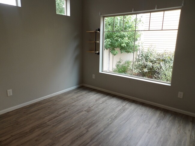 Building Photo - 6520 Golden Briar Ln